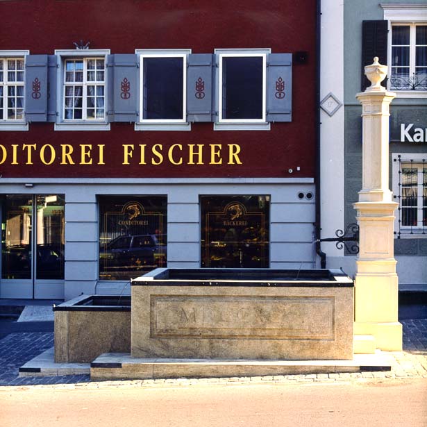 Der Brunnenstock wurde restauriert. Das Brunnenbecken nach dem alten Vorbild kopiert.