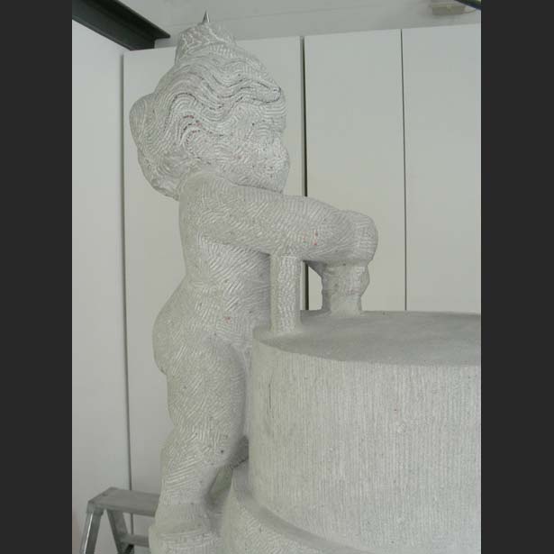 Grob ausbossierte Figur